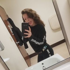 Meet your Posher, Crystalean